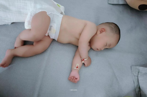 石河子怎样教宝宝爬